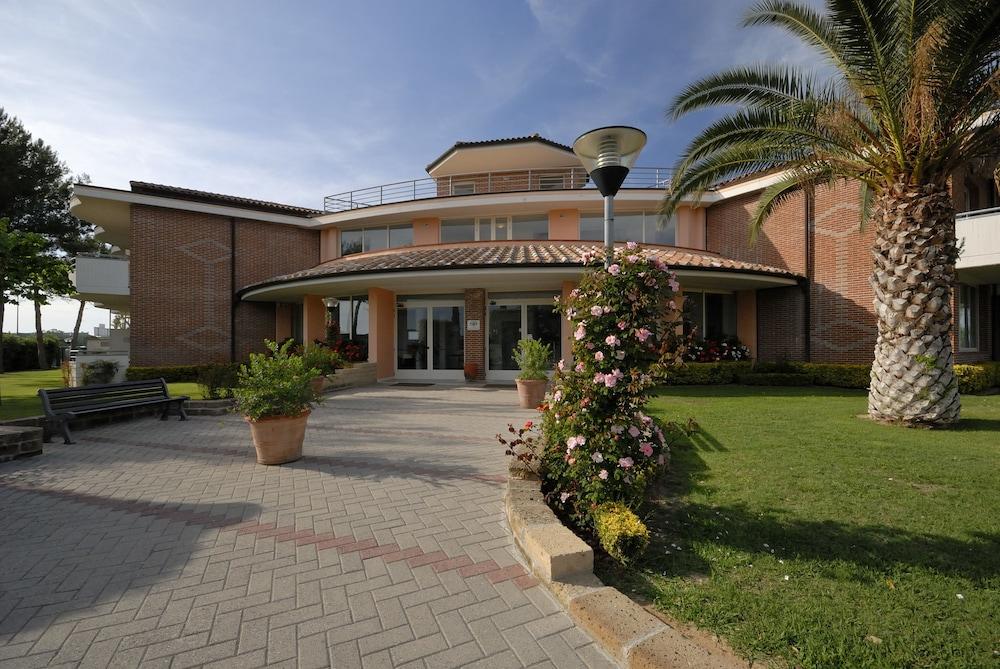 Villaggio Turistico La Cecinella 마리나디세시나 외부 사진